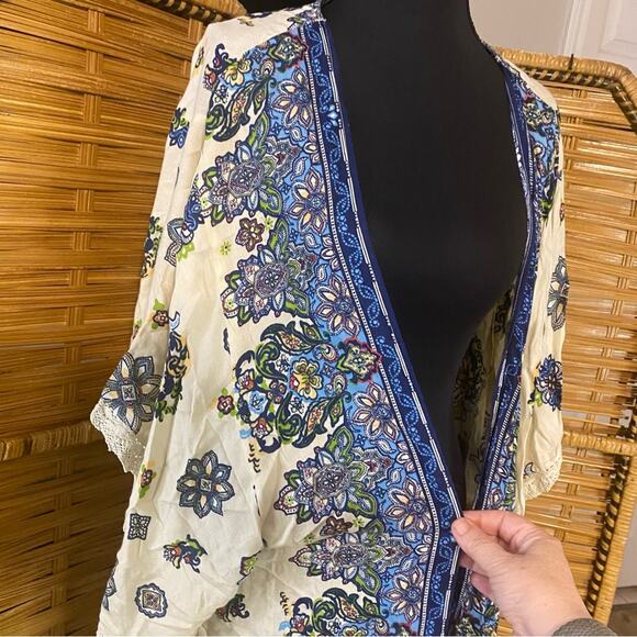 Pinky Floral Kimono duster with Blue and Cream Accents cottagecore boho medium - Picture 5 of 11